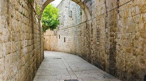 Via Dolorosa - Estações e percurso da Vía Crucis em Jerusalém