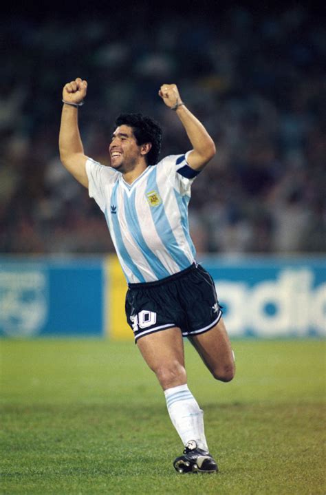 GALERIE FOTO: Meciul prin care Diego Armando Maradona rămâne nemuritor! "Mâna Lui Dumnezeu" și ...