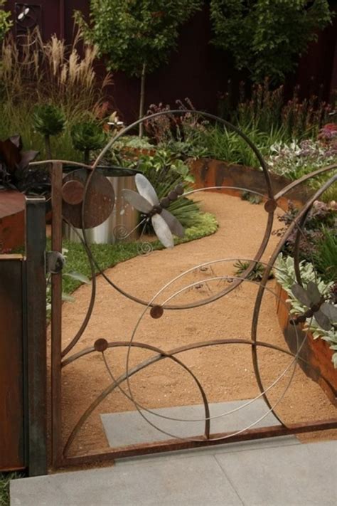 40+ Gorgeous Creative Metal Garden Gates Ideas http://homedecors.info/40-gorgeous-creative-metal ...