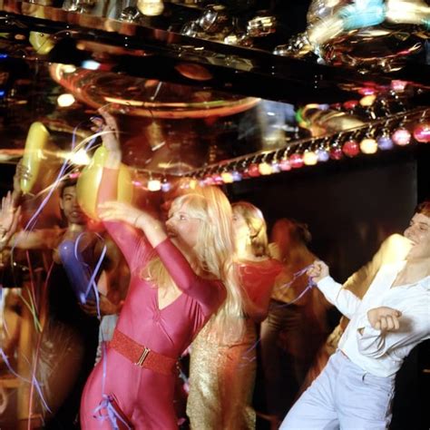 29 Pictures That Show Just How Crazy 1970s Disco Really Was | Disco 70s, 1970s disco, Disco fashion