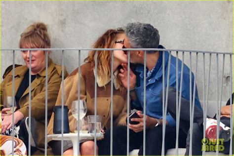 Photo: rita ora taika waititi tessa thompson pda pictures 93 | Photo ...