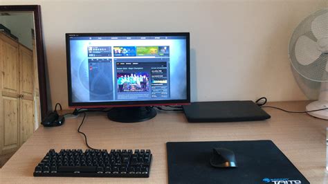 New setup with docked gaming laptop, now that’s a small form factor pc build! : pcmasterrace