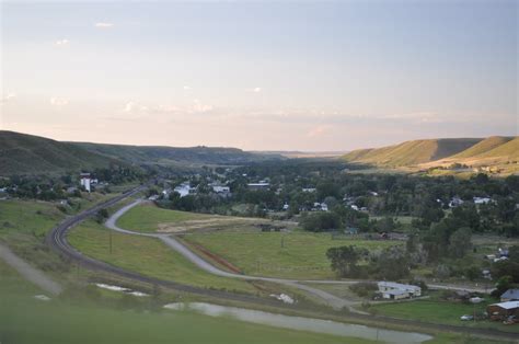 Covered Wagon Wanderlust: Belt Montana -- Did That Seriously Just Happen?