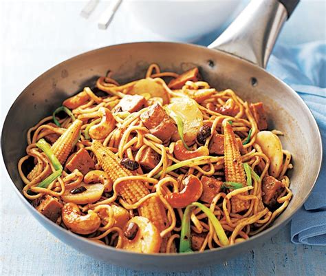 quick stir-fry recipe with chicken, noodles, black bean sauce, cashew nuts, babycorn and water ...