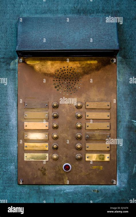 Door buzzer apartment hi-res stock photography and images - Alamy