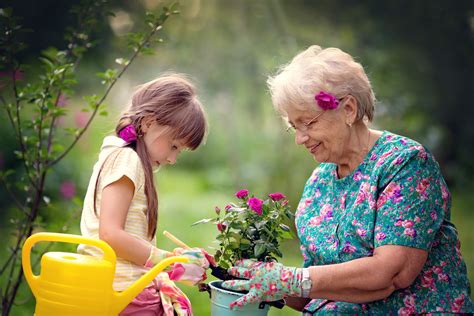 Kids benefit from grandmother involvement, until a certain point - Earth.com