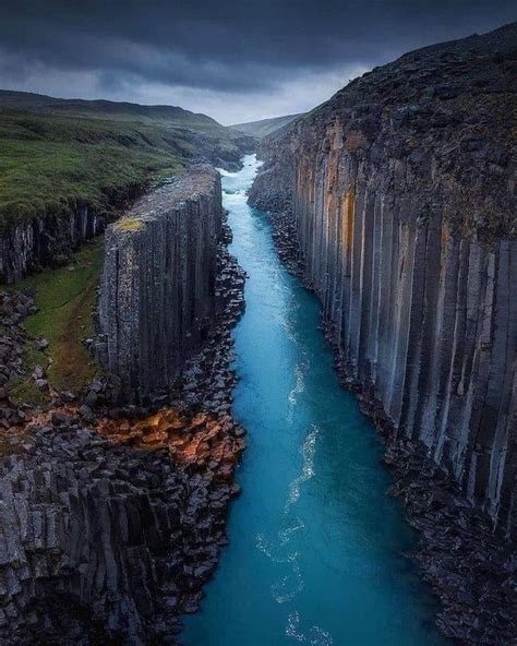 The Basalt Columns of Iceland 🖤🖤💙 : r/natureisbeautiful