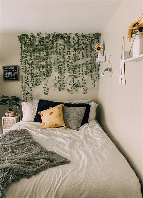 Ivy wall - bedroom decor | Redecorate bedroom, Bedroom design, Room inspiration bedroom