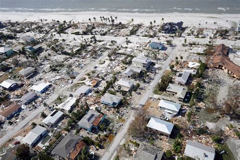 Fort Myers, Florida, sees "total devastation" in wake of Hurricane Ian ...