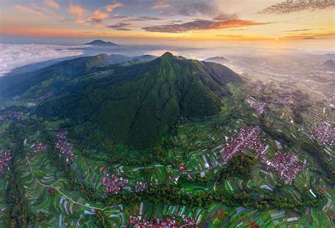 Gunung Telomoyo Tawarkan Rute Pendakian Kendaraan, Bisakah?