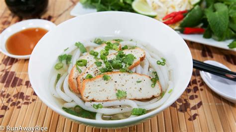 Thick Noodles and Fish Cake Soup (Banh Canh Cha Ca) | RunAwayRice