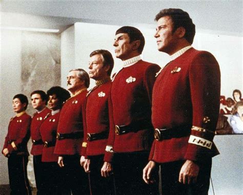 Star Trek original crew. Star Trek Crew, Fandom Star Trek, Star Trek 1, Star Trek Ships, Star ...