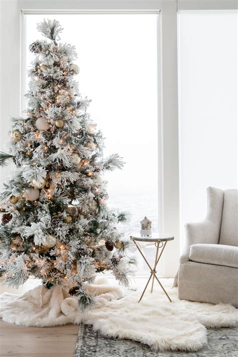 Evergreen or Flocked Christmas Trees? | Hello Fashion