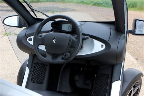 Renault Twizy (2020) Interior Layout, Dashboard & Infotainment | Parkers