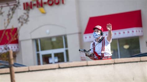 In-N-Out Burger Bans Employees From Wearing Masks, Puts End To Safety ...