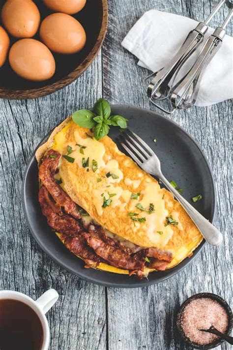 Cheesy Keto Bacon Omelette - The perfect recipe for breakfast tomorrow