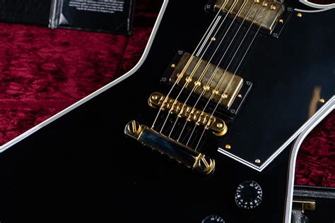 Gibson Custom Shop Explorer Custom – Ebony – GuitarPoint