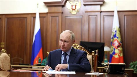 Analysis: As 2023 draws to a close, Putin wants the world to think he ...