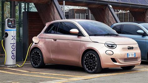 Fiat adds 500 Electric 3+1 with extra door to its EV line-up