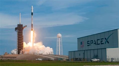 SpaceX valuation tops $100 billion following secondary share offering ...