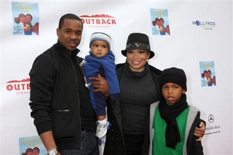 Duane Martin, Tisha Campbell-Martin, and children – Stock Editorial Photo © Jean_Nelson #13029075