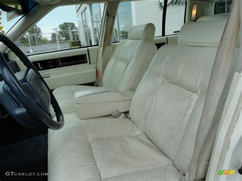 Ivory Interior 1992 Cadillac DeVille Sedan Photo #69098993 | GTCarLot.com