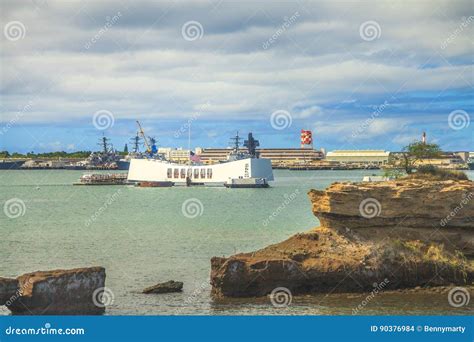 Arizona Battleship Memorial Editorial Stock Image - Image of resting ...