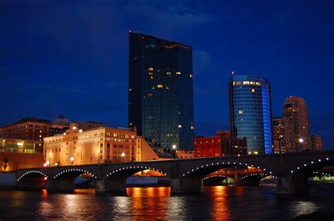 Grand Rapids Skyline 2 by golfiscool on DeviantArt