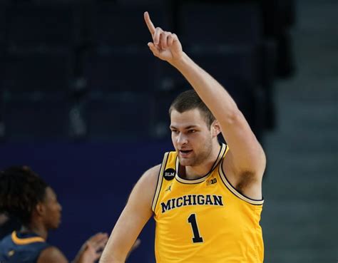 How Will Hunter Dickinson’s Individual Goals Affect Michigan Wolverines ...