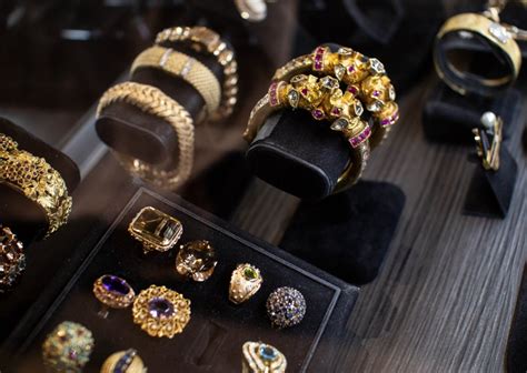 Top 4 Reasons to Buy Gold Jewelry From a Pawn Shop - Watch & Wares