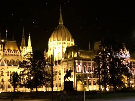 Budapest. Parliament at night | Budapest hungary, Budapest, Taj mahal