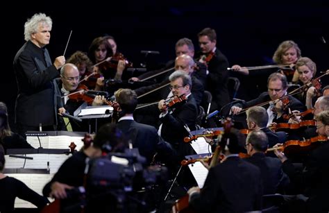 British conductor Simon Rattle to quit Berlin Philharmonic in 2018 | CTV News