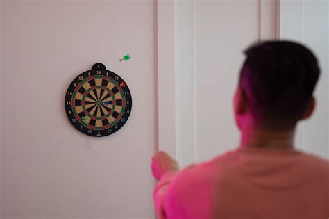 Darts Stance (Where Do Dart Players Stand): A Sweeping Guide - The Right Dart