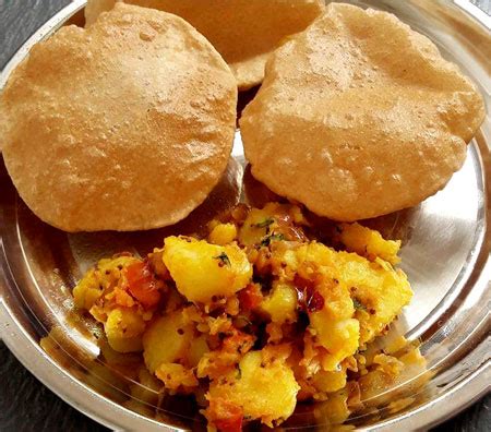 Aloo Ki Sabji Aur Puri Recipe - Dry Aloo Sabzi For Poori