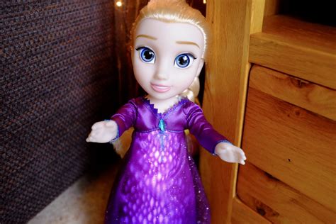 Elsa Singing Doll - REVIEW - Disney's Frozen 2 | AD - Run Jump Scrap!