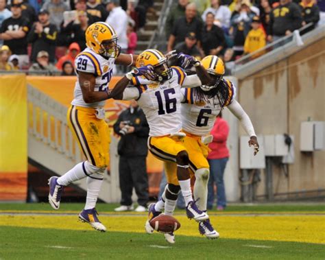 Outback Bowl – LSU 21, Iowa 14 [PHOTOS]