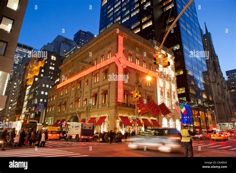 Cartier Store on 5th Avenue decorated for the holidays, New York, New York, USA Stock Photo - Alamy