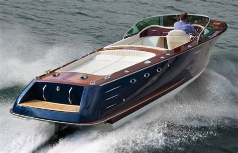 Boating at Lake Como - Luxury Boats for Rent at Lake Como | A Listly List