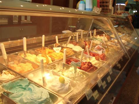 File:Ice cream shop in Italy.JPG - Wikimedia Commons
