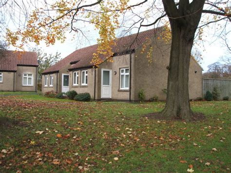 Bungalows, Middleton Tyas © JThomas cc-by-sa/2.0 :: Geograph Britain and Ireland