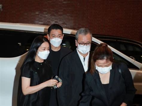 Andy Lau And Wife Carol Chu Attend The Wake Of Felix Wong’s Wife; Cause Media Frenzy - TODAY