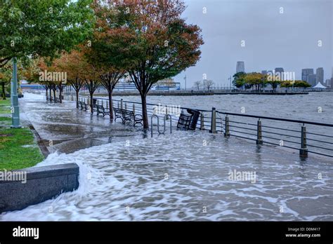 Hurricane sandy new york flooding hi-res stock photography and images - Alamy