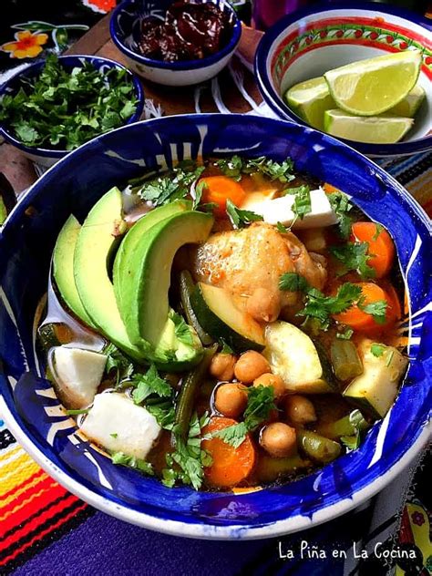 Caldo Tlalpeño (Chicken and Vegetable Soup) - La Piña en la Cocina