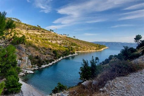 Uvala Vela Grška - Opčina Nerežišća - Brač - Croatia - marinatips.sk