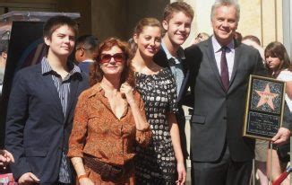 Susan Sarandon Age 2023, Family, Partner, Husband, Daughter ...