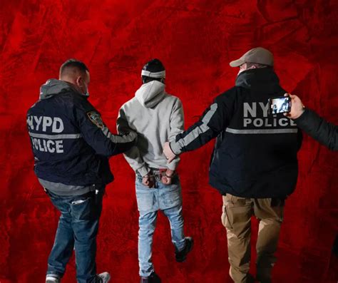 NYC Gangs Sell Counterfeit IDs to Migrants