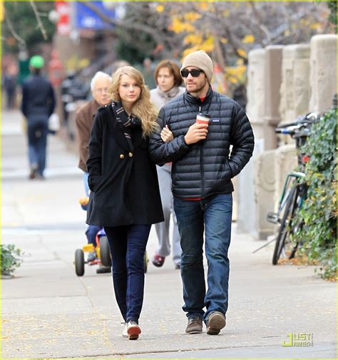 Jake Gyllenhaal & Taylor Swift: More Thanksgiving Pics!: Photo 2502023 ...