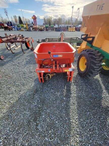 Kuhn Fertilizer Spreader - Beekman Auctions Ltd