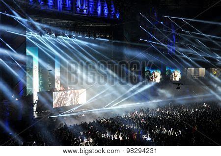 Crowd People Stadium Image & Photo (Free Trial) | Bigstock