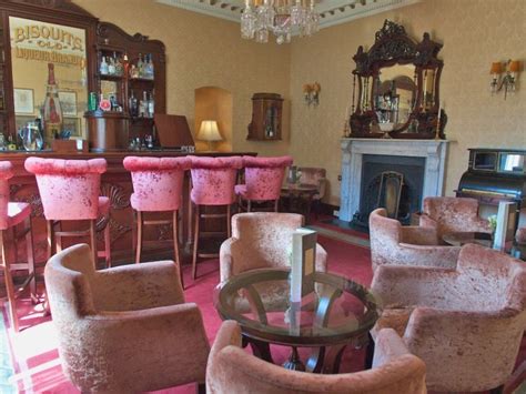 Ireland’s Glenlo Abbey Hotel Offers Everything From Falconry to Dining in a Vintage Pullman ...